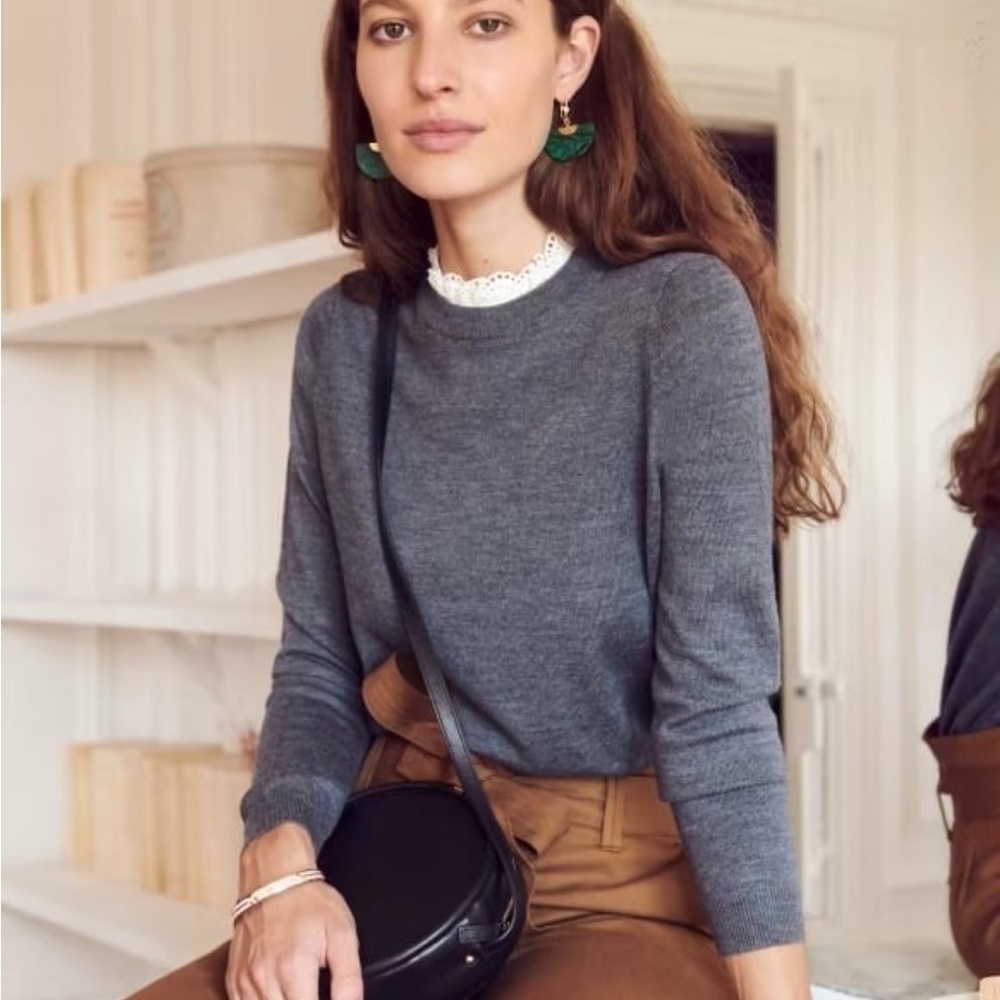 Sezane Gray Wool Sweater with White Eyelet removable ruffle collar